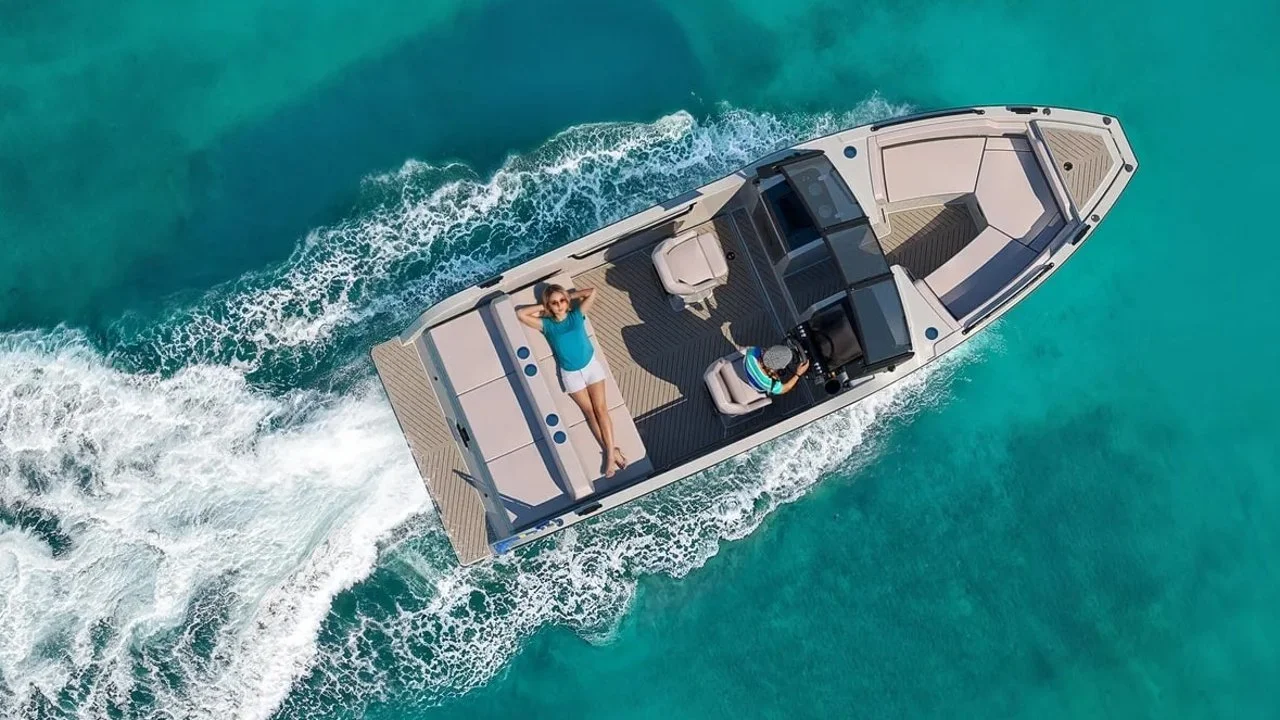 X Shore Bowrider: porque a veces, el silencio es dorado con corcho