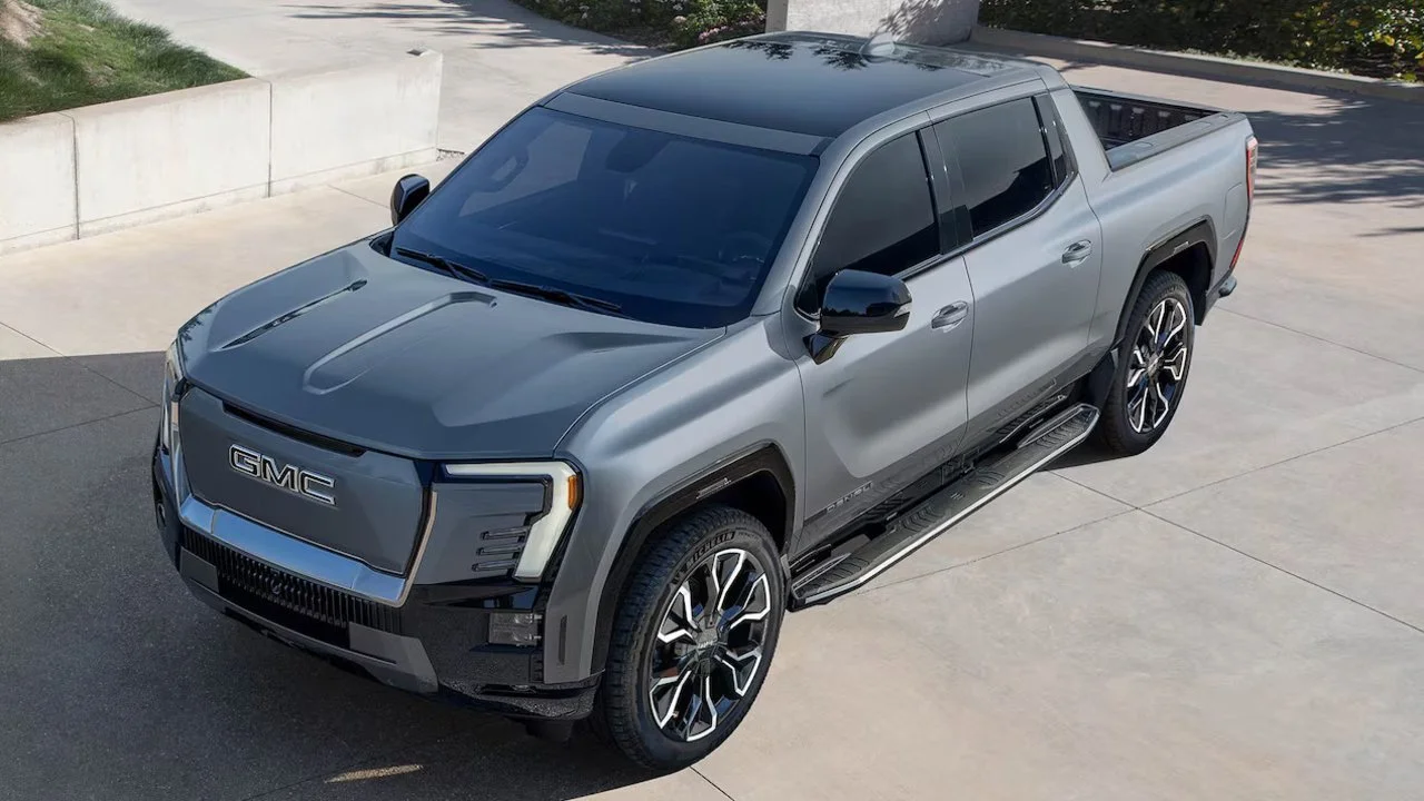 La GMC Sierra EV Denali Es Una Grande, Robusta, Ladrillo Impulsado por Batería