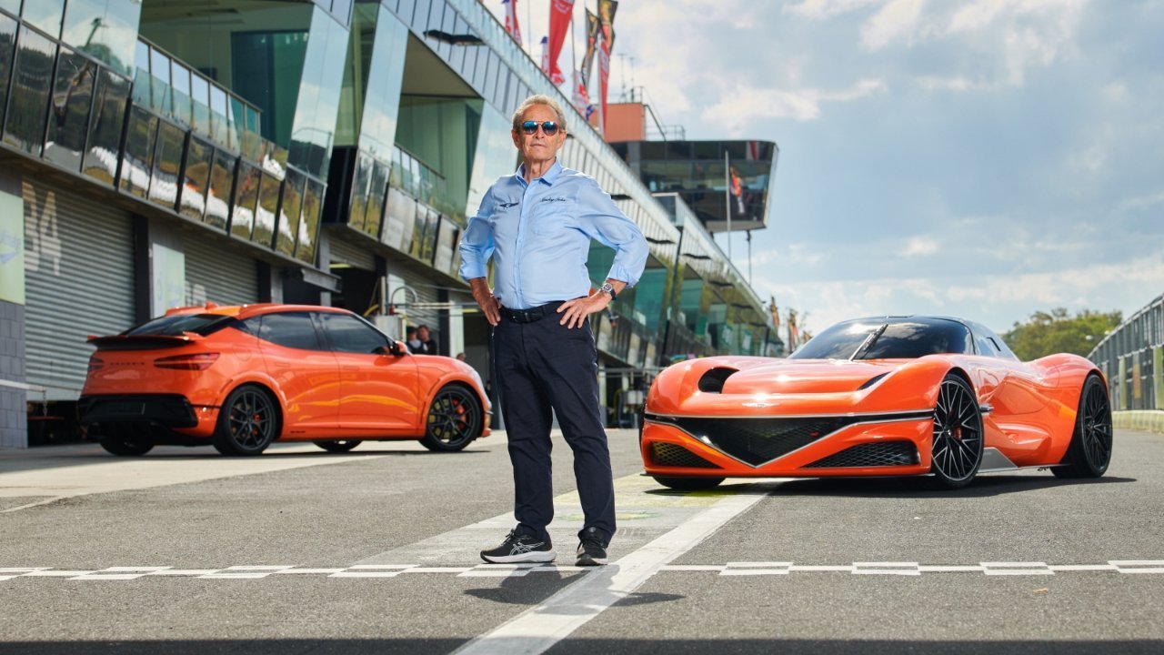 Jacky Ickx Domina los Nuevos Genesis Bestias Eléctricas en Bathurst