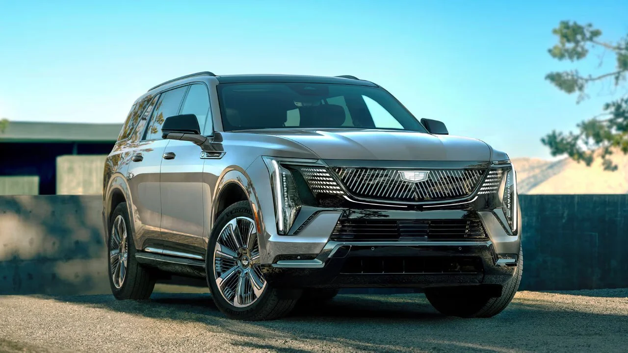 Un Yate Terrestre con Estiramiento Épico: El Cadillac IQL es el Máximo Ícono
