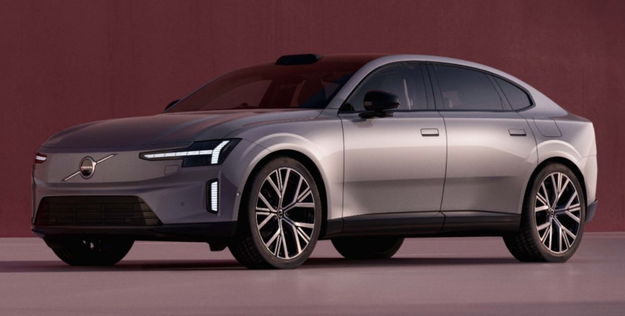 Se filtró el Volvo ES90 ¿Levantado y con pinta de primo de Polestar?