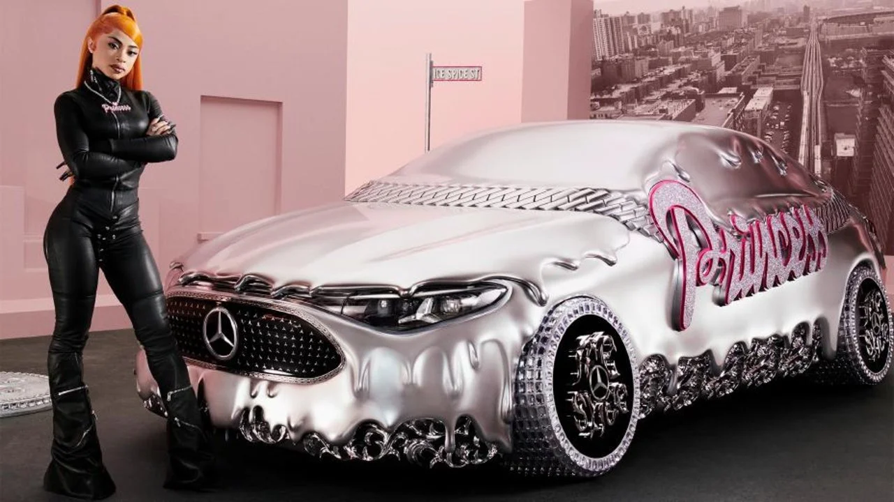 El coche de Ice Spice parece haber sobrevivido a un infierno disco