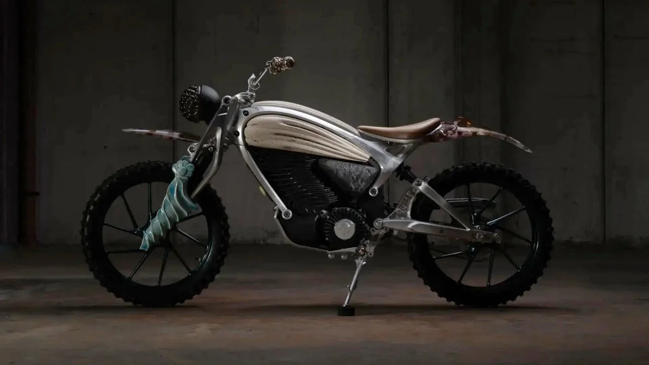 La “Pulga Voladora” Eléctrica de Royal Enfield Contraataca… Con Arte