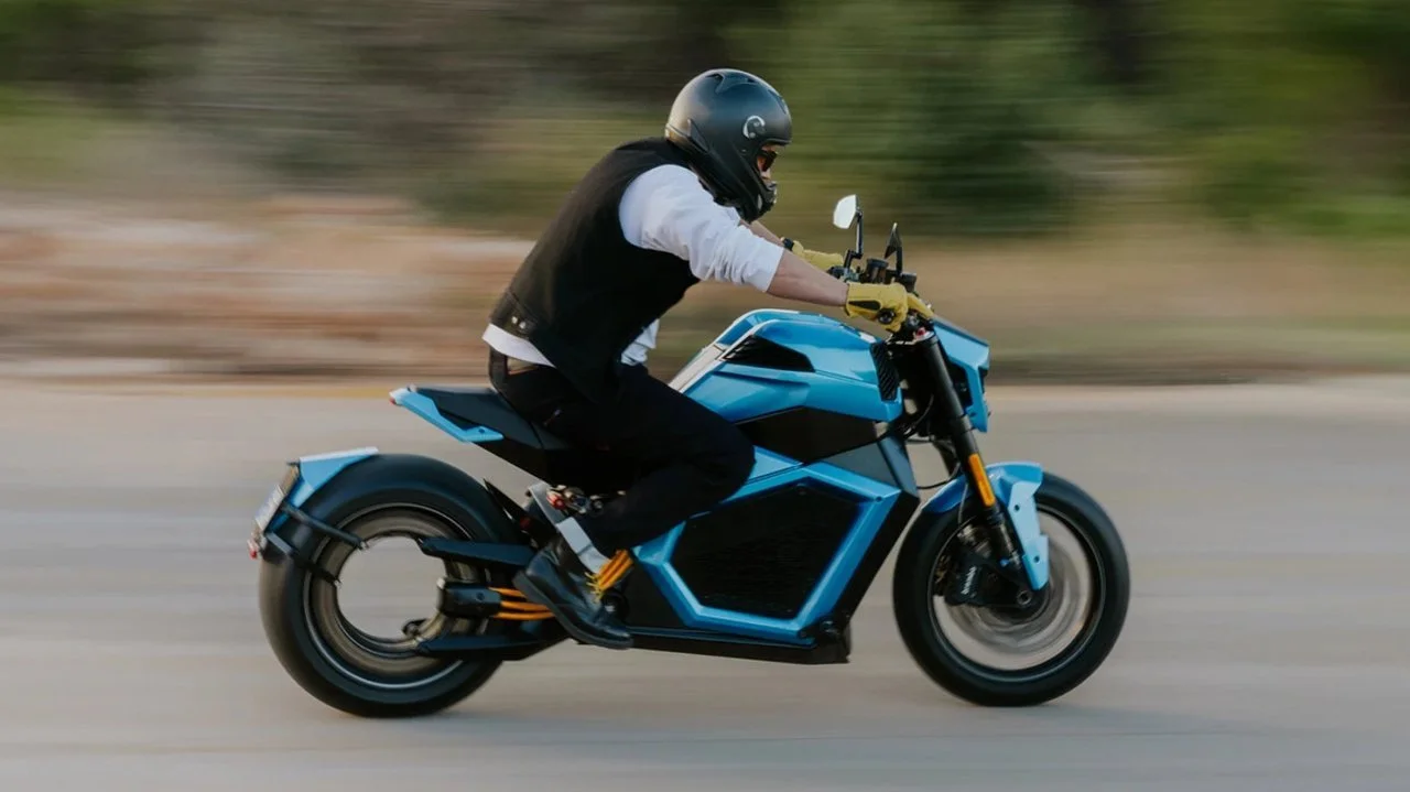 La Moto Eléctrica de Verge Realiza un Viaje Por Carretera Épico