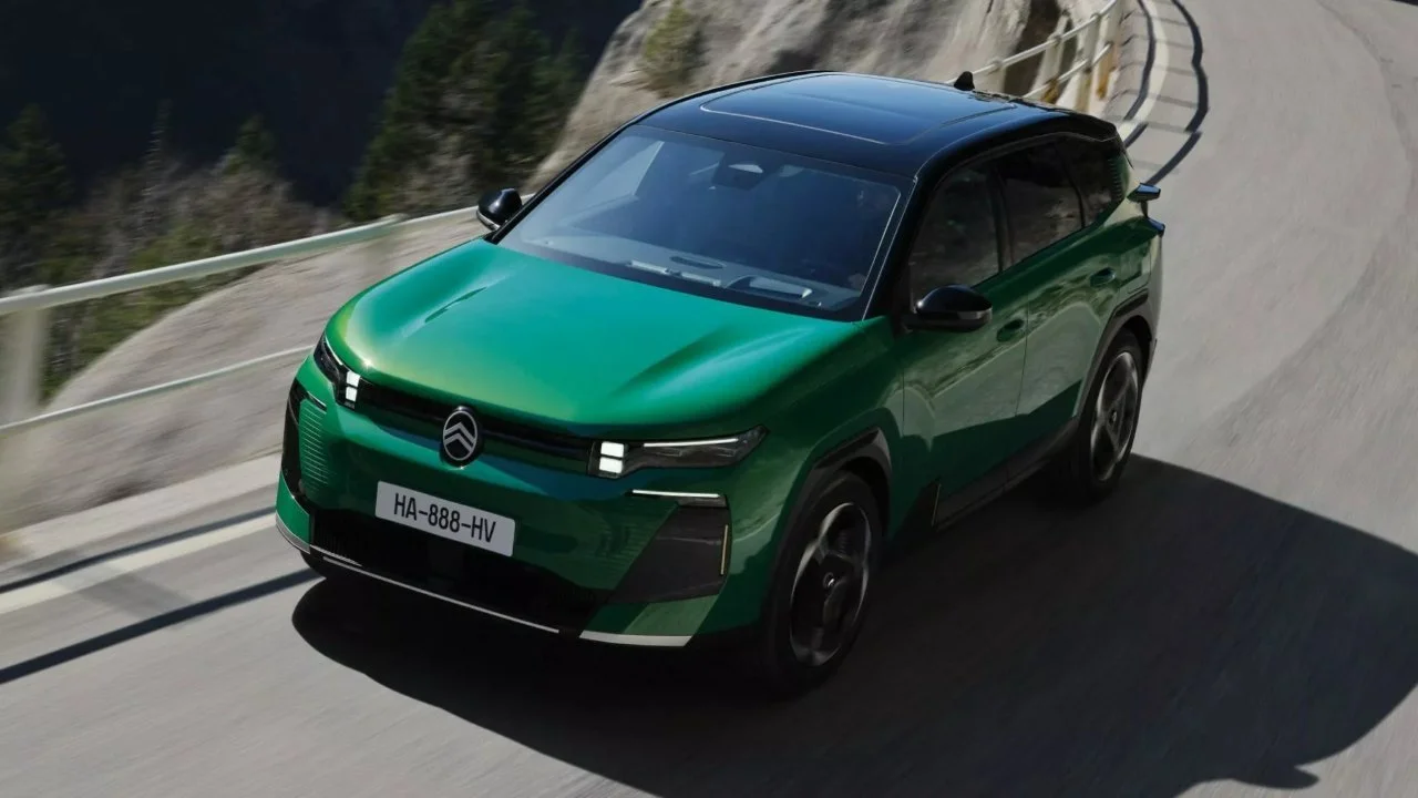 El Nuevo SUV Eléctrico e-C5 Aircross de Citroën Viene con una Pantalla Enorme