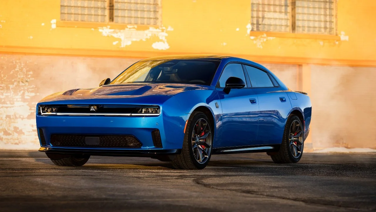 Al Dodge Charger Eléctrico le Crecieron Dos Puertas Más