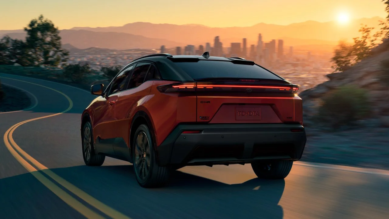Toyota Trae el Nuevo C-HR Eléctrico a EE. UU. y No se Parece en Nada al Anterior