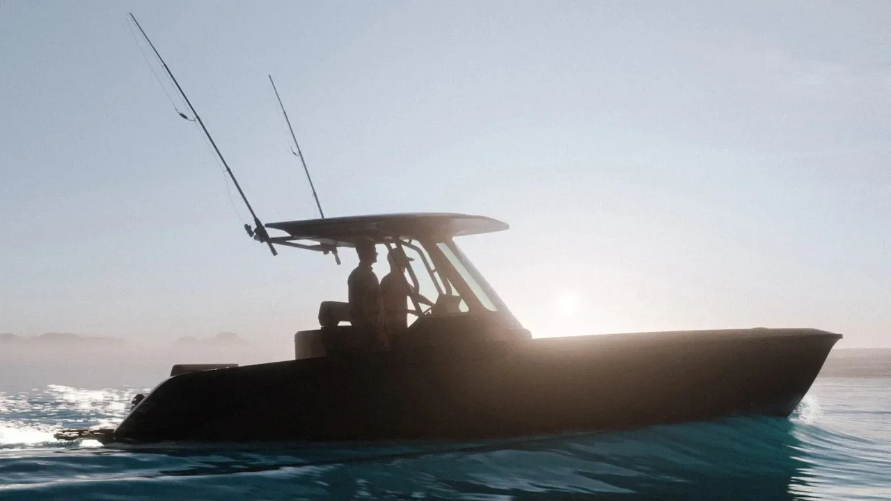 ¿Arc Boats Construyó un Barco Alrededor de un Pilote? Spoiler: Casi No, Pero Aun Así Es una Locura