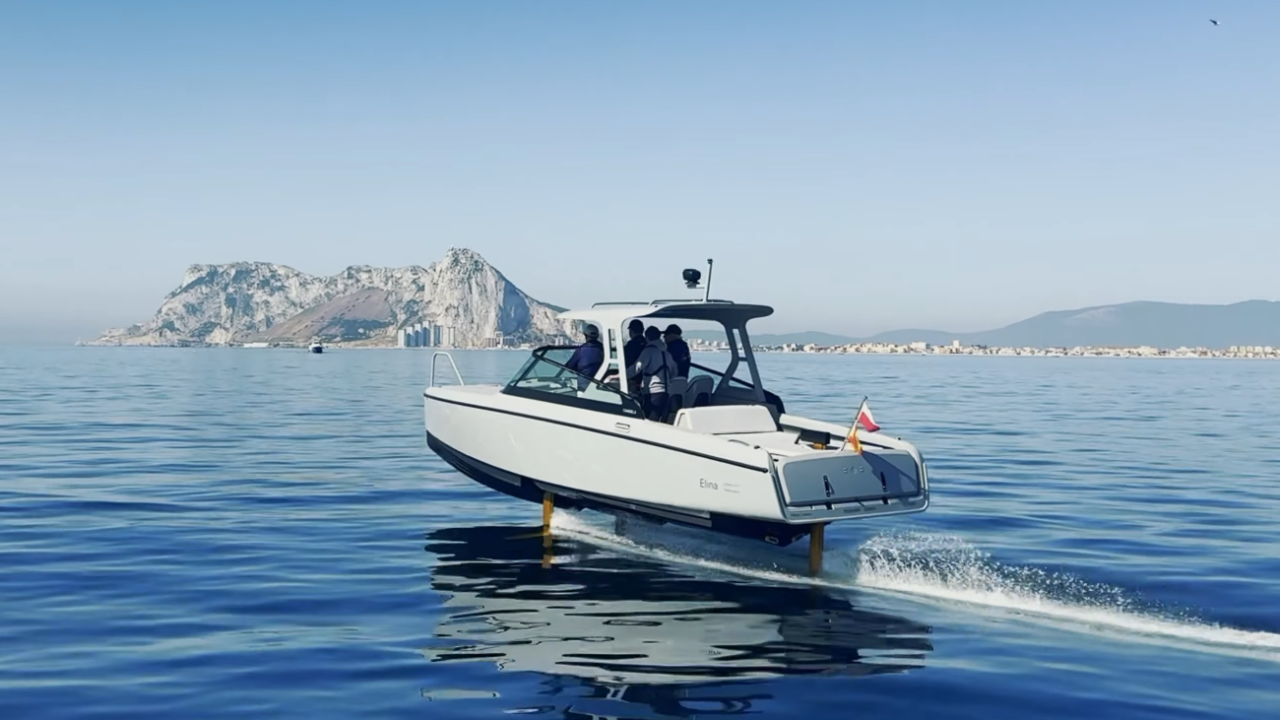 Un barco eléctrico acaba de cruzar ‘volando’ el Mediterráneo desde España hasta África