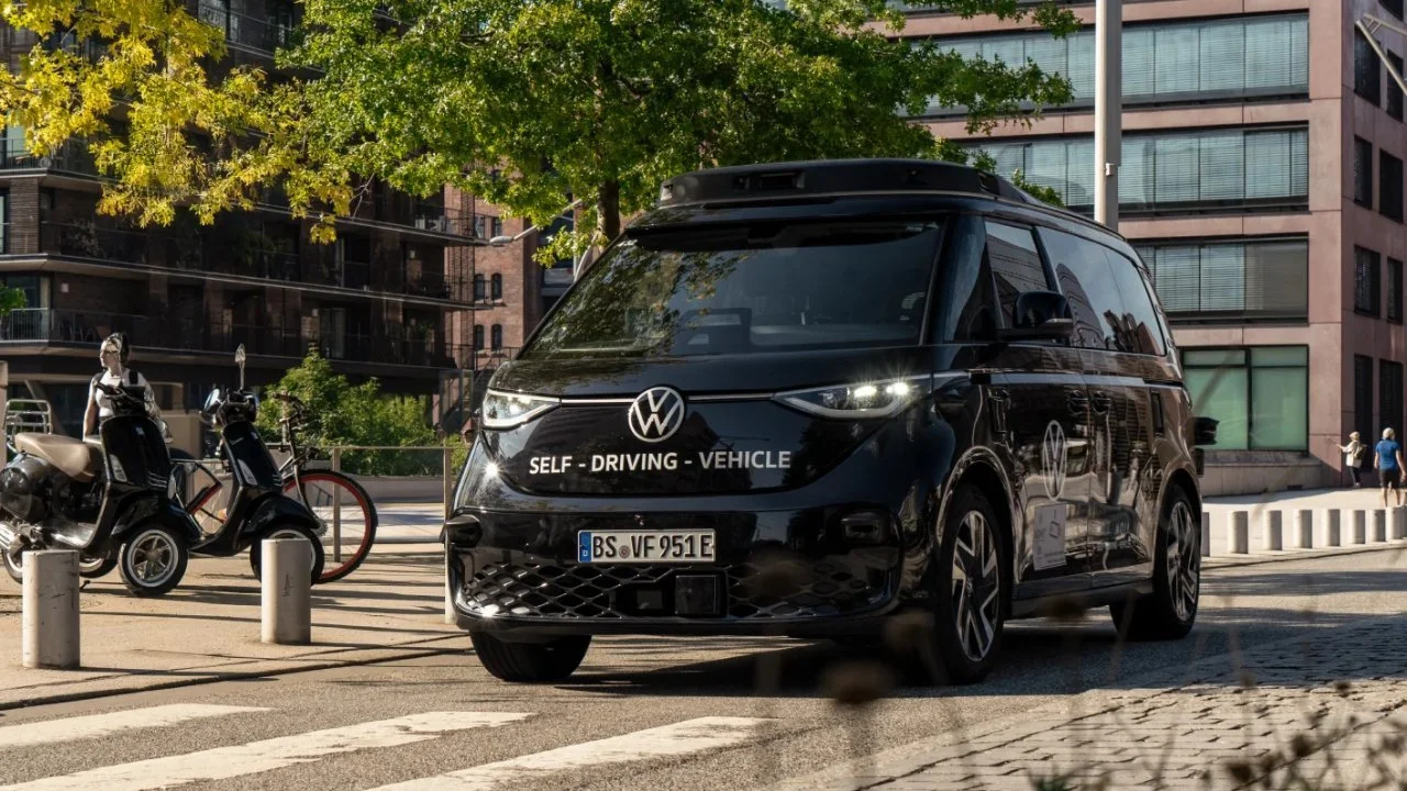 Lo sentimos, Elon: el robotaxi de Volkswagen acaba de ganarle la partida a Tesla