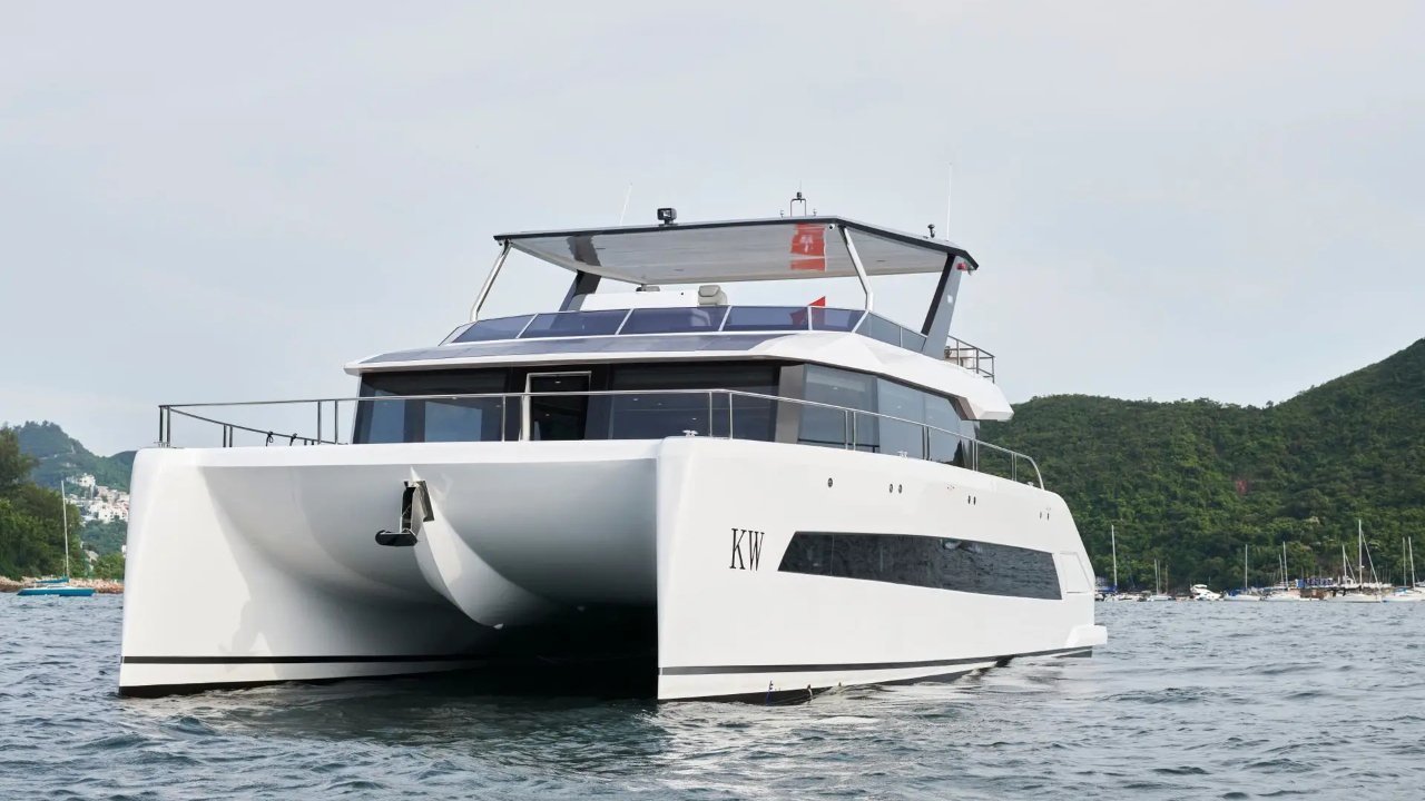 Este Lujoso Catamarán Eléctrico Promete Navegación Silenciosa… con un Asterisco Diésel