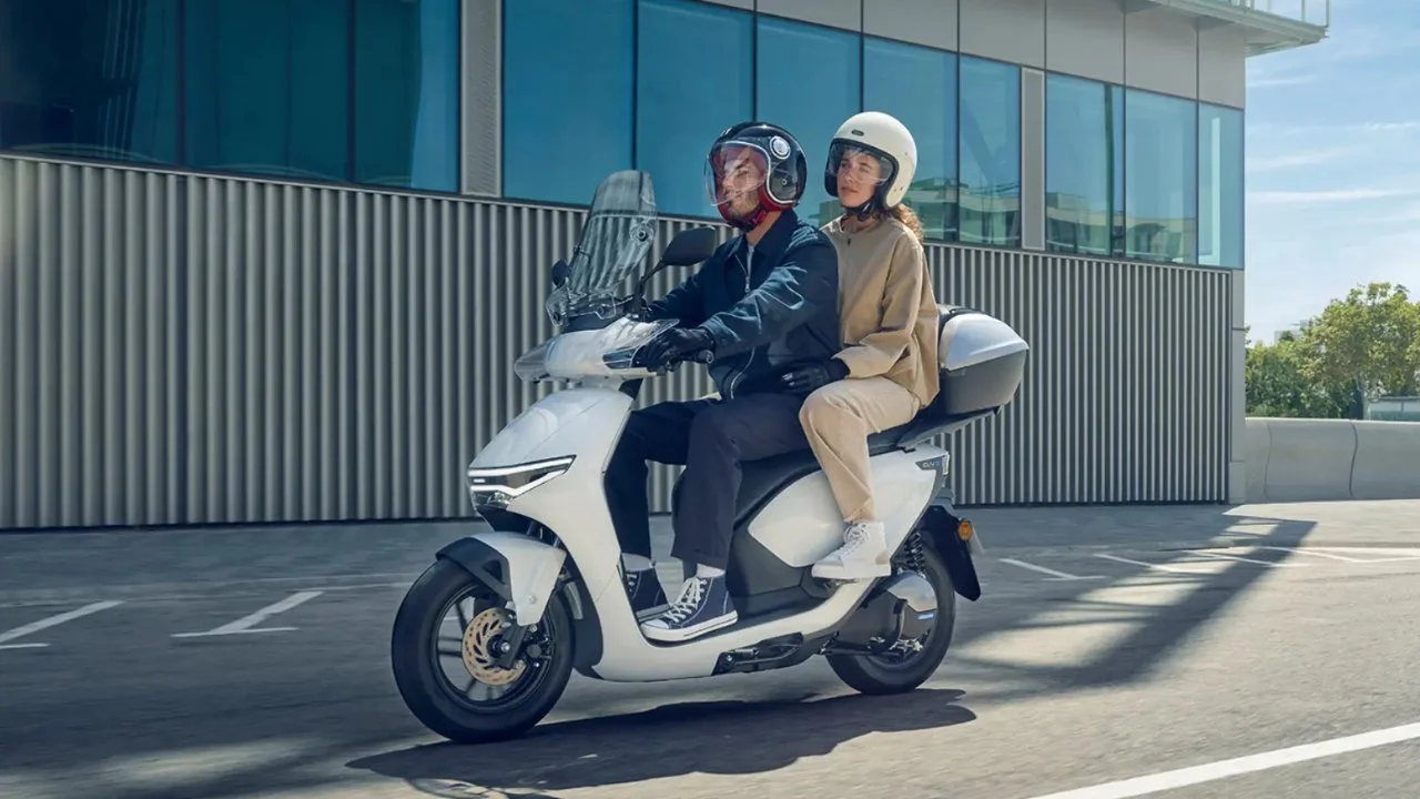 Finalmente, Honda Trae una Verdadera Scooter Eléctrica a la Fiesta
