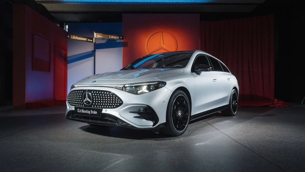 Mercedes construyó una wagon eléctrica con un planetario en el techo. En serio.