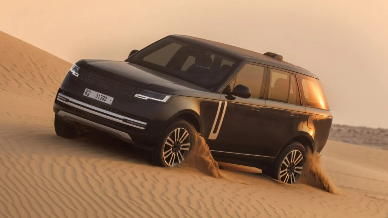 La Range Rover Eléctrica: ¿Un mayordomo silencioso con botas de agua?