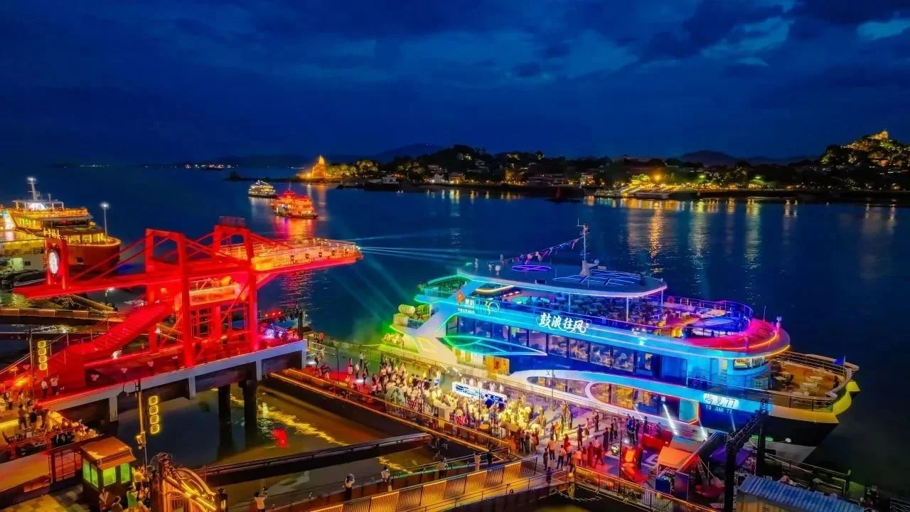 El nuevo barco turístico eléctrico de China tiene más batería que 40 Teslas